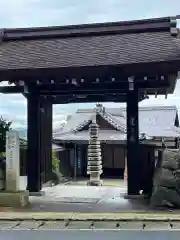 霊山院の山門