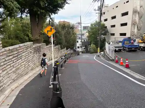 根津神社の{uncategorized: "未分類", other: "その他", undefined: "問題あり", building: "その他建物", grave: "お墓", sacred_gate: "鳥居", guardian: "狛犬", statue: "像", buddha: "仏像", history: "歴史", nature: "自然", garden: "庭園", animal: "動物", pagoda: "塔", temizu: "手水舎", mountain_gate: "山門・神門", sanctuary: "本殿・本堂", subordinate: "末社・摂社", art: "芸術", scenery: "景色", jizo: "地蔵", ema: "絵馬", goshuin: "御朱印", omikuji: "おみくじ", items: "授与品その他", amulet: "お守り", goshuincho: "御朱印帳", eats: "食事", festival: "お祭り", votive_dance: "神楽", shichigosan: "七五三参", wedding: "結婚式", experience: "体験その他", initially: "初詣", around: "周辺", anti_infection: "感染症対策"}