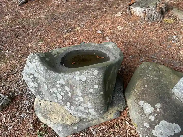 諏訪神社の{uncategorized: "未分類", other: "その他", undefined: "問題あり", building: "その他建物", grave: "お墓", sacred_gate: "鳥居", guardian: "狛犬", statue: "像", buddha: "仏像", history: "歴史", nature: "自然", garden: "庭園", animal: "動物", pagoda: "塔", temizu: "手水舎", mountain_gate: "山門・神門", sanctuary: "本殿・本堂", subordinate: "末社・摂社", art: "芸術", scenery: "景色", jizo: "地蔵", ema: "絵馬", goshuin: "御朱印", omikuji: "おみくじ", items: "授与品その他", amulet: "お守り", goshuincho: "御朱印帳", eats: "食事", festival: "お祭り", votive_dance: "神楽", shichigosan: "七五三参", wedding: "結婚式", experience: "体験その他", initially: "初詣", around: "周辺", anti_infection: "感染症対策"}