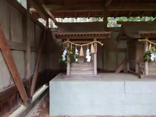 石座神社の末社・摂社