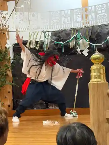 高千穂神社の{uncategorized: "未分類", other: "その他", undefined: "問題あり", building: "その他建物", grave: "お墓", sacred_gate: "鳥居", guardian: "狛犬", statue: "像", buddha: "仏像", history: "歴史", nature: "自然", garden: "庭園", animal: "動物", pagoda: "塔", temizu: "手水舎", mountain_gate: "山門・神門", sanctuary: "本殿・本堂", subordinate: "末社・摂社", art: "芸術", scenery: "景色", jizo: "地蔵", ema: "絵馬", goshuin: "御朱印", omikuji: "おみくじ", items: "授与品その他", amulet: "お守り", goshuincho: "御朱印帳", eats: "食事", festival: "お祭り", votive_dance: "神楽", shichigosan: "七五三参", wedding: "結婚式", experience: "体験その他", initially: "初詣", around: "周辺", anti_infection: "感染症対策"}