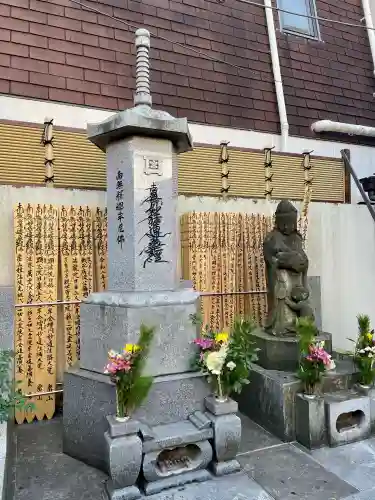 長昌寺別院の{uncategorized: "未分類", other: "その他", undefined: "問題あり", building: "その他建物", grave: "お墓", sacred_gate: "鳥居", guardian: "狛犬", statue: "像", buddha: "仏像", history: "歴史", nature: "自然", garden: "庭園", animal: "動物", pagoda: "塔", temizu: "手水舎", mountain_gate: "山門・神門", sanctuary: "本殿・本堂", subordinate: "末社・摂社", art: "芸術", scenery: "景色", jizo: "地蔵", ema: "絵馬", goshuin: "御朱印", omikuji: "おみくじ", items: "授与品その他", amulet: "お守り", goshuincho: "御朱印帳", eats: "食事", festival: "お祭り", votive_dance: "神楽", shichigosan: "七五三参", wedding: "結婚式", experience: "体験その他", initially: "初詣", around: "周辺", anti_infection: "感染症対策"}