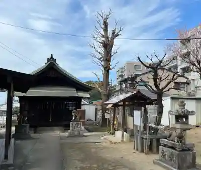立帰天満宮の{uncategorized: "未分類", other: "その他", undefined: "問題あり", building: "その他建物", grave: "お墓", sacred_gate: "鳥居", guardian: "狛犬", statue: "像", buddha: "仏像", history: "歴史", nature: "自然", garden: "庭園", animal: "動物", pagoda: "塔", temizu: "手水舎", mountain_gate: "山門・神門", sanctuary: "本殿・本堂", subordinate: "末社・摂社", art: "芸術", scenery: "景色", jizo: "地蔵", ema: "絵馬", goshuin: "御朱印", omikuji: "おみくじ", items: "授与品その他", amulet: "お守り", goshuincho: "御朱印帳", eats: "食事", festival: "お祭り", votive_dance: "神楽", shichigosan: "七五三参", wedding: "結婚式", experience: "体験その他", initially: "初詣", around: "周辺", anti_infection: "感染症対策"}