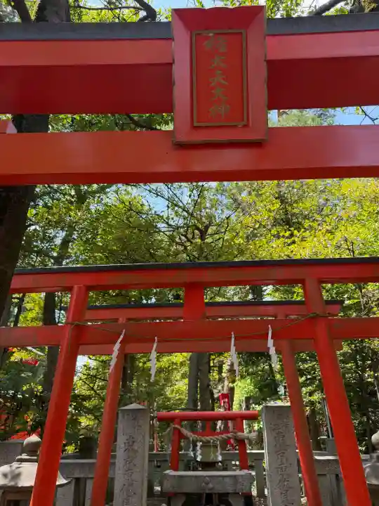 東伏見稲荷神社の{uncategorized: "未分類", other: "その他", undefined: "問題あり", building: "その他建物", grave: "お墓", sacred_gate: "鳥居", guardian: "狛犬", statue: "像", buddha: "仏像", history: "歴史", nature: "自然", garden: "庭園", animal: "動物", pagoda: "塔", temizu: "手水舎", mountain_gate: "山門・神門", sanctuary: "本殿・本堂", subordinate: "末社・摂社", art: "芸術", scenery: "景色", jizo: "地蔵", ema: "絵馬", goshuin: "御朱印", omikuji: "おみくじ", items: "授与品その他", amulet: "お守り", goshuincho: "御朱印帳", eats: "食事", festival: "お祭り", votive_dance: "神楽", shichigosan: "七五三参", wedding: "結婚式", experience: "体験その他", initially: "初詣", around: "周辺", anti_infection: "感染症対策"}
