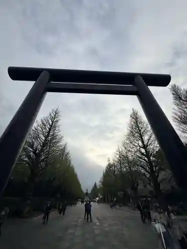 靖國神社の{uncategorized: "未分類", other: "その他", undefined: "問題あり", building: "その他建物", grave: "お墓", sacred_gate: "鳥居", guardian: "狛犬", statue: "像", buddha: "仏像", history: "歴史", nature: "自然", garden: "庭園", animal: "動物", pagoda: "塔", temizu: "手水舎", mountain_gate: "山門・神門", sanctuary: "本殿・本堂", subordinate: "末社・摂社", art: "芸術", scenery: "景色", jizo: "地蔵", ema: "絵馬", goshuin: "御朱印", omikuji: "おみくじ", items: "授与品その他", amulet: "お守り", goshuincho: "御朱印帳", eats: "食事", festival: "お祭り", votive_dance: "神楽", shichigosan: "七五三参", wedding: "結婚式", experience: "体験その他", initially: "初詣", around: "周辺", anti_infection: "感染症対策"}