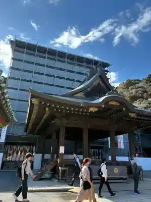 静岡浅間神社の{uncategorized: "未分類", other: "その他", undefined: "問題あり", building: "その他建物", grave: "お墓", sacred_gate: "鳥居", guardian: "狛犬", statue: "像", buddha: "仏像", history: "歴史", nature: "自然", garden: "庭園", animal: "動物", pagoda: "塔", temizu: "手水舎", mountain_gate: "山門・神門", sanctuary: "本殿・本堂", subordinate: "末社・摂社", art: "芸術", scenery: "景色", jizo: "地蔵", ema: "絵馬", goshuin: "御朱印", omikuji: "おみくじ", items: "授与品その他", amulet: "お守り", goshuincho: "御朱印帳", eats: "食事", festival: "お祭り", votive_dance: "神楽", shichigosan: "七五三参", wedding: "結婚式", experience: "体験その他", initially: "初詣", around: "周辺", anti_infection: "感染症対策"}