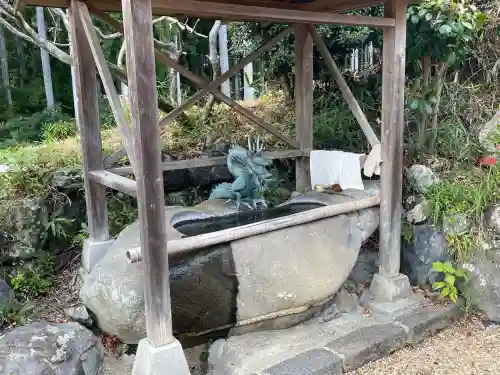 六柱神社(榛原石田)の手水舎