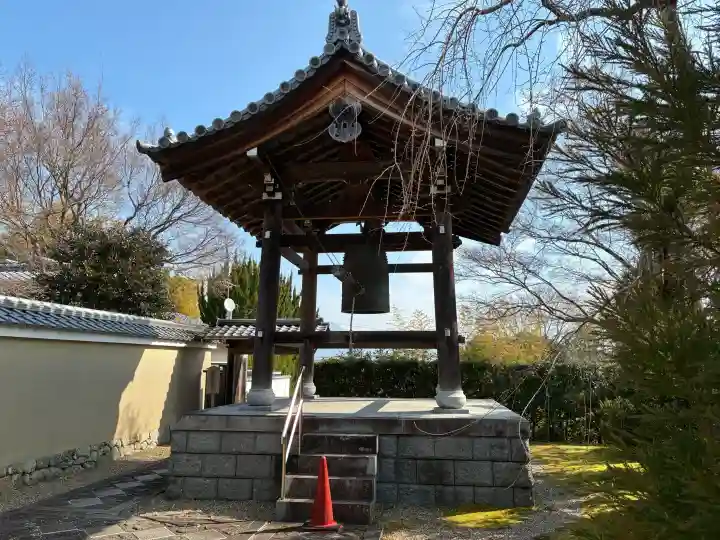 源光庵の{uncategorized: "未分類", other: "その他", undefined: "問題あり", building: "その他建物", grave: "お墓", sacred_gate: "鳥居", guardian: "狛犬", statue: "像", buddha: "仏像", history: "歴史", nature: "自然", garden: "庭園", animal: "動物", pagoda: "塔", temizu: "手水舎", mountain_gate: "山門・神門", sanctuary: "本殿・本堂", subordinate: "末社・摂社", art: "芸術", scenery: "景色", jizo: "地蔵", ema: "絵馬", goshuin: "御朱印", omikuji: "おみくじ", items: "授与品その他", amulet: "お守り", goshuincho: "御朱印帳", eats: "食事", festival: "お祭り", votive_dance: "神楽", shichigosan: "七五三参", wedding: "結婚式", experience: "体験その他", initially: "初詣", around: "周辺", anti_infection: "感染症対策"}