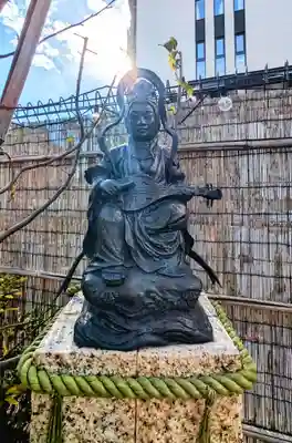 駒込妙義神社の像