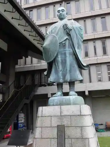 本願寺津村別院の像