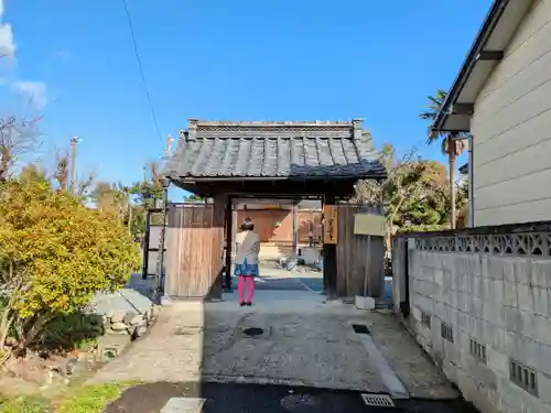 実蓮寺の山門