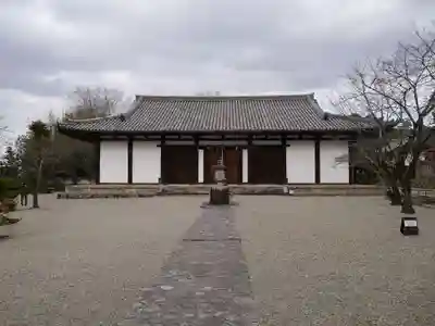 新薬師寺の本殿・本堂