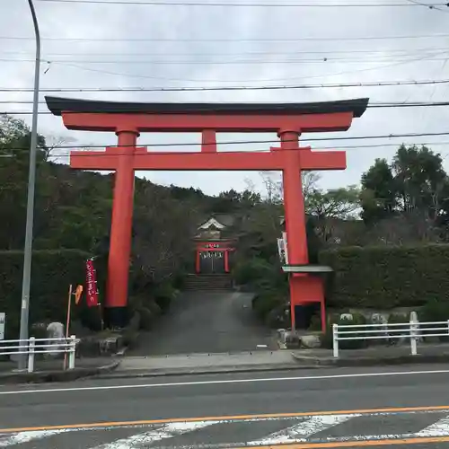 二川伏見稲荷の鳥居