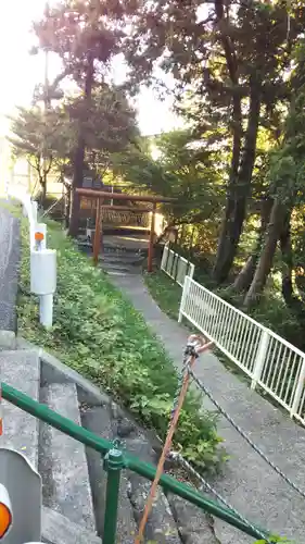 牛岩権現のその他建物