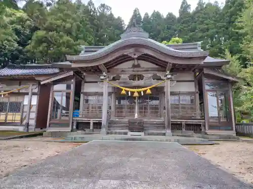 伊夜比咩神社の{uncategorized: "未分類", other: "その他", undefined: "問題あり", building: "その他建物", grave: "お墓", sacred_gate: "鳥居", guardian: "狛犬", statue: "像", buddha: "仏像", history: "歴史", nature: "自然", garden: "庭園", animal: "動物", pagoda: "塔", temizu: "手水舎", mountain_gate: "山門・神門", sanctuary: "本殿・本堂", subordinate: "末社・摂社", art: "芸術", scenery: "景色", jizo: "地蔵", ema: "絵馬", goshuin: "御朱印", omikuji: "おみくじ", items: "授与品その他", amulet: "お守り", goshuincho: "御朱印帳", eats: "食事", festival: "お祭り", votive_dance: "神楽", shichigosan: "七五三参", wedding: "結婚式", experience: "体験その他", initially: "初詣", around: "周辺", anti_infection: "感染症対策"}