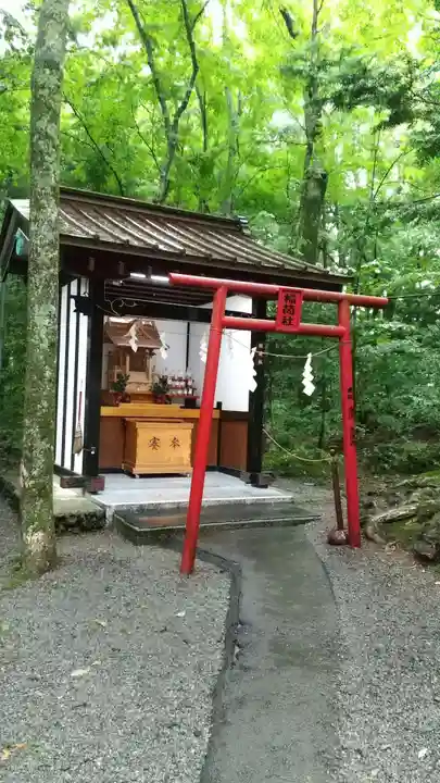 淺間神社(忍野八海)の末社・摂社