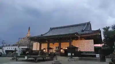 壬生寺の本殿・本堂