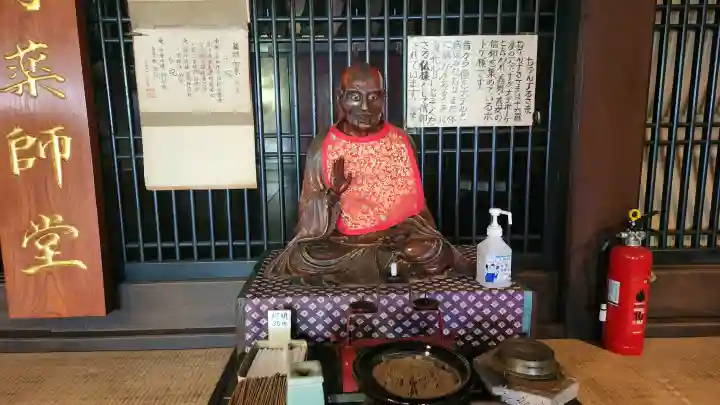 出羽国分寺薬師堂の{uncategorized: "未分類", other: "その他", undefined: "問題あり", building: "その他建物", grave: "お墓", sacred_gate: "鳥居", guardian: "狛犬", statue: "像", buddha: "仏像", history: "歴史", nature: "自然", garden: "庭園", animal: "動物", pagoda: "塔", temizu: "手水舎", mountain_gate: "山門・神門", sanctuary: "本殿・本堂", subordinate: "末社・摂社", art: "芸術", scenery: "景色", jizo: "地蔵", ema: "絵馬", goshuin: "御朱印", omikuji: "おみくじ", items: "授与品その他", amulet: "お守り", goshuincho: "御朱印帳", eats: "食事", festival: "お祭り", votive_dance: "神楽", shichigosan: "七五三参", wedding: "結婚式", experience: "体験その他", initially: "初詣", around: "周辺", anti_infection: "感染症対策"}