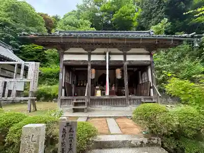 観音正寺の{uncategorized: "未分類", other: "その他", undefined: "問題あり", building: "その他建物", grave: "お墓", sacred_gate: "鳥居", guardian: "狛犬", statue: "像", buddha: "仏像", history: "歴史", nature: "自然", garden: "庭園", animal: "動物", pagoda: "塔", temizu: "手水舎", mountain_gate: "山門・神門", sanctuary: "本殿・本堂", subordinate: "末社・摂社", art: "芸術", scenery: "景色", jizo: "地蔵", ema: "絵馬", goshuin: "御朱印", omikuji: "おみくじ", items: "授与品その他", amulet: "お守り", goshuincho: "御朱印帳", eats: "食事", festival: "お祭り", votive_dance: "神楽", shichigosan: "七五三参", wedding: "結婚式", experience: "体験その他", initially: "初詣", around: "周辺", anti_infection: "感染症対策"}