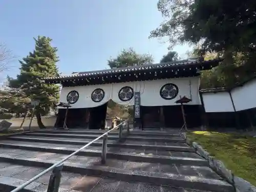 知恩院の{uncategorized: "未分類", other: "その他", undefined: "問題あり", building: "その他建物", grave: "お墓", sacred_gate: "鳥居", guardian: "狛犬", statue: "像", buddha: "仏像", history: "歴史", nature: "自然", garden: "庭園", animal: "動物", pagoda: "塔", temizu: "手水舎", mountain_gate: "山門・神門", sanctuary: "本殿・本堂", subordinate: "末社・摂社", art: "芸術", scenery: "景色", jizo: "地蔵", ema: "絵馬", goshuin: "御朱印", omikuji: "おみくじ", items: "授与品その他", amulet: "お守り", goshuincho: "御朱印帳", eats: "食事", festival: "お祭り", votive_dance: "神楽", shichigosan: "七五三参", wedding: "結婚式", experience: "体験その他", initially: "初詣", around: "周辺", anti_infection: "感染症対策"}