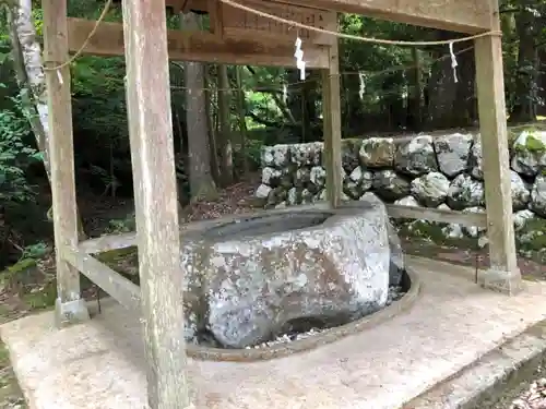 新鞍神社の手水舎