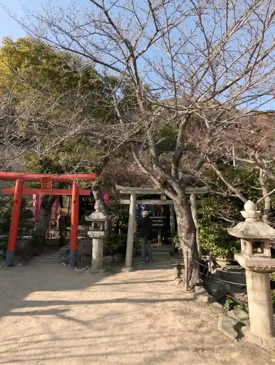 北野天満神社の{uncategorized: "未分類", other: "その他", undefined: "問題あり", building: "その他建物", grave: "お墓", sacred_gate: "鳥居", guardian: "狛犬", statue: "像", buddha: "仏像", history: "歴史", nature: "自然", garden: "庭園", animal: "動物", pagoda: "塔", temizu: "手水舎", mountain_gate: "山門・神門", sanctuary: "本殿・本堂", subordinate: "末社・摂社", art: "芸術", scenery: "景色", jizo: "地蔵", ema: "絵馬", goshuin: "御朱印", omikuji: "おみくじ", items: "授与品その他", amulet: "お守り", goshuincho: "御朱印帳", eats: "食事", festival: "お祭り", votive_dance: "神楽", shichigosan: "七五三参", wedding: "結婚式", experience: "体験その他", initially: "初詣", around: "周辺", anti_infection: "感染症対策"}