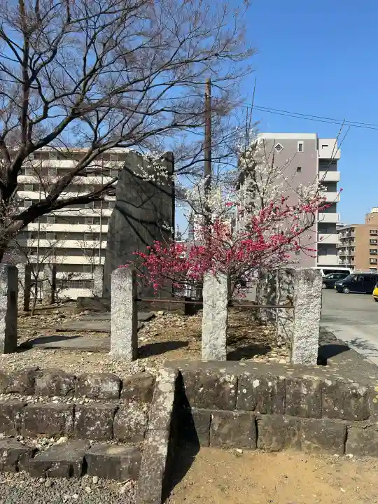 榴岡天満宮の{uncategorized: "未分類", other: "その他", undefined: "問題あり", building: "その他建物", grave: "お墓", sacred_gate: "鳥居", guardian: "狛犬", statue: "像", buddha: "仏像", history: "歴史", nature: "自然", garden: "庭園", animal: "動物", pagoda: "塔", temizu: "手水舎", mountain_gate: "山門・神門", sanctuary: "本殿・本堂", subordinate: "末社・摂社", art: "芸術", scenery: "景色", jizo: "地蔵", ema: "絵馬", goshuin: "御朱印", omikuji: "おみくじ", items: "授与品その他", amulet: "お守り", goshuincho: "御朱印帳", eats: "食事", festival: "お祭り", votive_dance: "神楽", shichigosan: "七五三参", wedding: "結婚式", experience: "体験その他", initially: "初詣", around: "周辺", anti_infection: "感染症対策"}