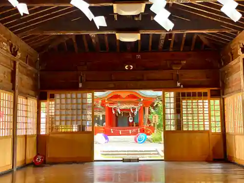 生島足島神社の本殿