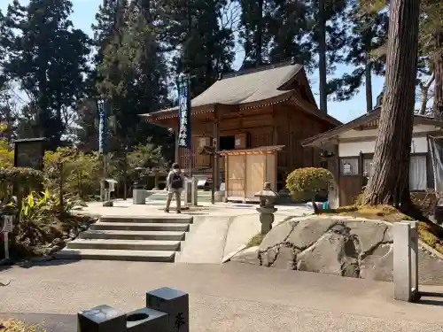 中尊寺 薬師堂の{uncategorized: "未分類", other: "その他", undefined: "問題あり", building: "その他建物", grave: "お墓", sacred_gate: "鳥居", guardian: "狛犬", statue: "像", buddha: "仏像", history: "歴史", nature: "自然", garden: "庭園", animal: "動物", pagoda: "塔", temizu: "手水舎", mountain_gate: "山門・神門", sanctuary: "本殿・本堂", subordinate: "末社・摂社", art: "芸術", scenery: "景色", jizo: "地蔵", ema: "絵馬", goshuin: "御朱印", omikuji: "おみくじ", items: "授与品その他", amulet: "お守り", goshuincho: "御朱印帳", eats: "食事", festival: "お祭り", votive_dance: "神楽", shichigosan: "七五三参", wedding: "結婚式", experience: "体験その他", initially: "初詣", around: "周辺", anti_infection: "感染症対策"}