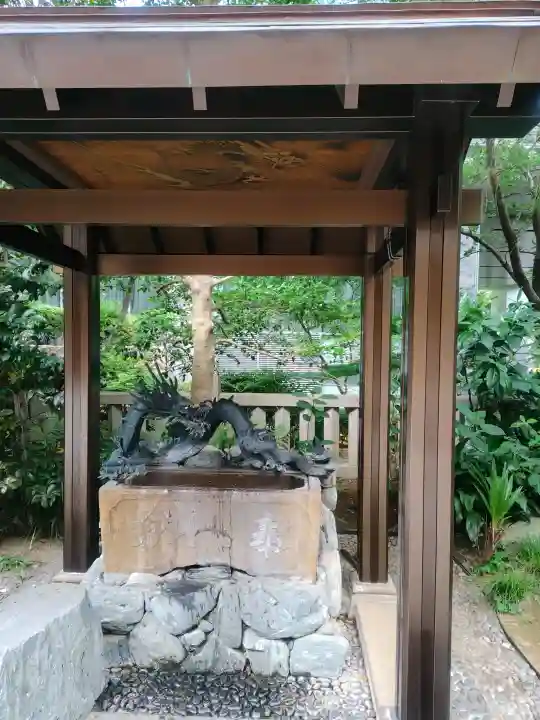 六本木天祖神社の{uncategorized: "未分類", other: "その他", undefined: "問題あり", building: "その他建物", grave: "お墓", sacred_gate: "鳥居", guardian: "狛犬", statue: "像", buddha: "仏像", history: "歴史", nature: "自然", garden: "庭園", animal: "動物", pagoda: "塔", temizu: "手水舎", mountain_gate: "山門・神門", sanctuary: "本殿・本堂", subordinate: "末社・摂社", art: "芸術", scenery: "景色", jizo: "地蔵", ema: "絵馬", goshuin: "御朱印", omikuji: "おみくじ", items: "授与品その他", amulet: "お守り", goshuincho: "御朱印帳", eats: "食事", festival: "お祭り", votive_dance: "神楽", shichigosan: "七五三参", wedding: "結婚式", experience: "体験その他", initially: "初詣", around: "周辺", anti_infection: "感染症対策"}