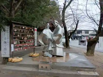 穂高神社本宮の像