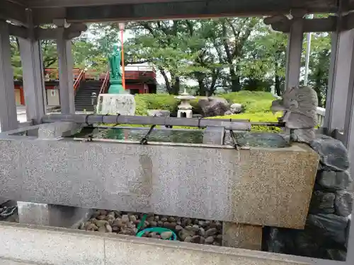 成田山福井別院九頭龍寺の手水舎