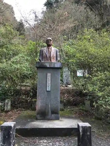 三隅神社の像