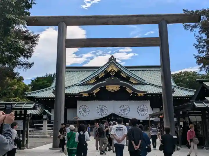 靖國神社の{uncategorized: "未分類", other: "その他", undefined: "問題あり", building: "その他建物", grave: "お墓", sacred_gate: "鳥居", guardian: "狛犬", statue: "像", buddha: "仏像", history: "歴史", nature: "自然", garden: "庭園", animal: "動物", pagoda: "塔", temizu: "手水舎", mountain_gate: "山門・神門", sanctuary: "本殿・本堂", subordinate: "末社・摂社", art: "芸術", scenery: "景色", jizo: "地蔵", ema: "絵馬", goshuin: "御朱印", omikuji: "おみくじ", items: "授与品その他", amulet: "お守り", goshuincho: "御朱印帳", eats: "食事", festival: "お祭り", votive_dance: "神楽", shichigosan: "七五三参", wedding: "結婚式", experience: "体験その他", initially: "初詣", around: "周辺", anti_infection: "感染症対策"}