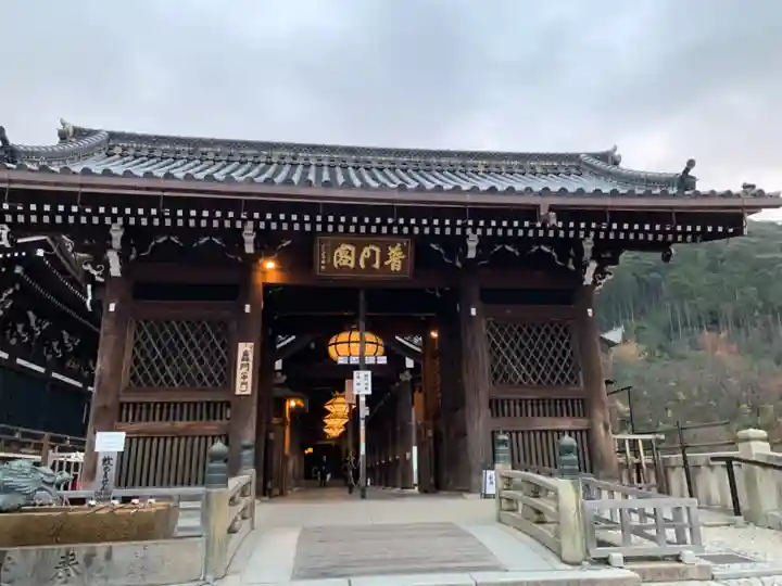 清水寺の山門・神門