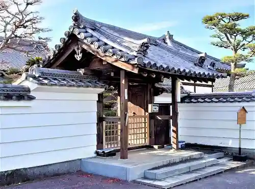 常念寺の山門