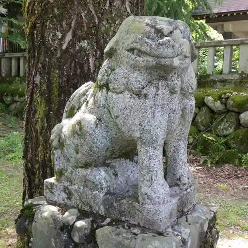 宇奈月神社の狛犬