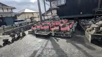 尊勝陀羅尼塔と石仏群(滋賀県)