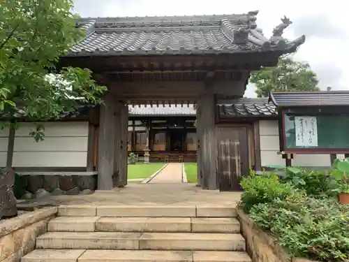 榮久寺の山門