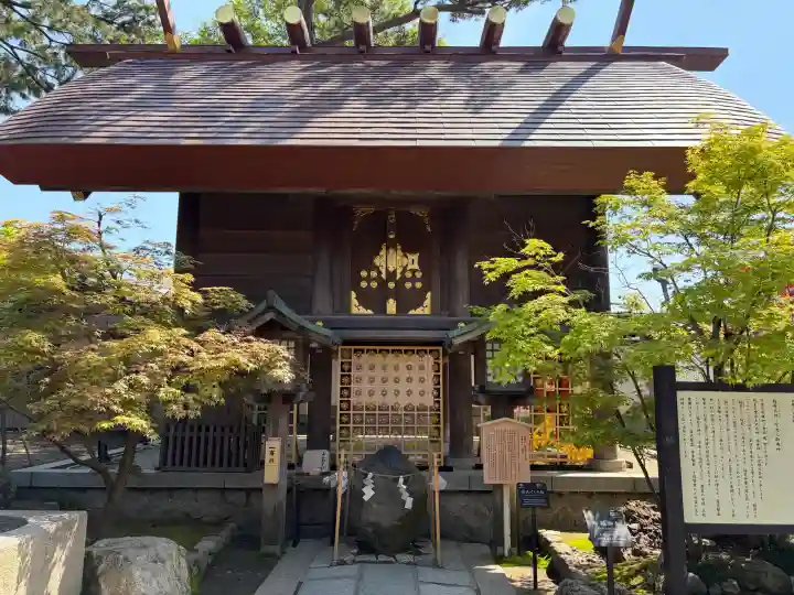 白山神社の{uncategorized: "未分類", other: "その他", undefined: "問題あり", building: "その他建物", grave: "お墓", sacred_gate: "鳥居", guardian: "狛犬", statue: "像", buddha: "仏像", history: "歴史", nature: "自然", garden: "庭園", animal: "動物", pagoda: "塔", temizu: "手水舎", mountain_gate: "山門・神門", sanctuary: "本殿・本堂", subordinate: "末社・摂社", art: "芸術", scenery: "景色", jizo: "地蔵", ema: "絵馬", goshuin: "御朱印", omikuji: "おみくじ", items: "授与品その他", amulet: "お守り", goshuincho: "御朱印帳", eats: "食事", festival: "お祭り", votive_dance: "神楽", shichigosan: "七五三参", wedding: "結婚式", experience: "体験その他", initially: "初詣", around: "周辺", anti_infection: "感染症対策"}