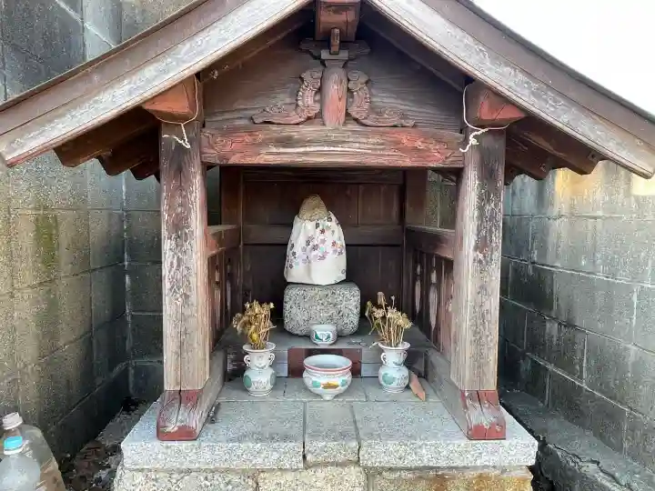 浄源寺の{uncategorized: "未分類", other: "その他", undefined: "問題あり", building: "その他建物", grave: "お墓", sacred_gate: "鳥居", guardian: "狛犬", statue: "像", buddha: "仏像", history: "歴史", nature: "自然", garden: "庭園", animal: "動物", pagoda: "塔", temizu: "手水舎", mountain_gate: "山門・神門", sanctuary: "本殿・本堂", subordinate: "末社・摂社", art: "芸術", scenery: "景色", jizo: "地蔵", ema: "絵馬", goshuin: "御朱印", omikuji: "おみくじ", items: "授与品その他", amulet: "お守り", goshuincho: "御朱印帳", eats: "食事", festival: "お祭り", votive_dance: "神楽", shichigosan: "七五三参", wedding: "結婚式", experience: "体験その他", initially: "初詣", around: "周辺", anti_infection: "感染症対策"}