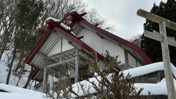 小谷石神社の{uncategorized: "未分類", other: "その他", undefined: "問題あり", building: "その他建物", grave: "お墓", sacred_gate: "鳥居", guardian: "狛犬", statue: "像", buddha: "仏像", history: "歴史", nature: "自然", garden: "庭園", animal: "動物", pagoda: "塔", temizu: "手水舎", mountain_gate: "山門・神門", sanctuary: "本殿・本堂", subordinate: "末社・摂社", art: "芸術", scenery: "景色", jizo: "地蔵", ema: "絵馬", goshuin: "御朱印", omikuji: "おみくじ", items: "授与品その他", amulet: "お守り", goshuincho: "御朱印帳", eats: "食事", festival: "お祭り", votive_dance: "神楽", shichigosan: "七五三参", wedding: "結婚式", experience: "体験その他", initially: "初詣", around: "周辺", anti_infection: "感染症対策"}