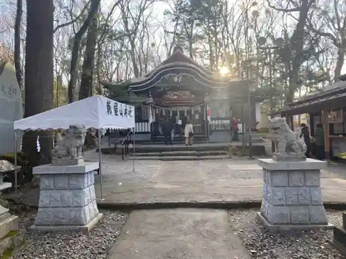 新屋山神社の狛犬