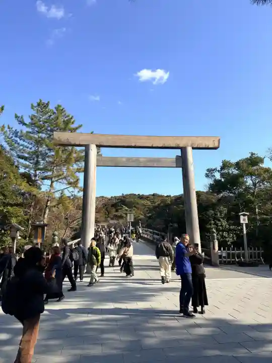 伊勢神宮内宮(皇大神宮)の{uncategorized: "未分類", other: "その他", undefined: "問題あり", building: "その他建物", grave: "お墓", sacred_gate: "鳥居", guardian: "狛犬", statue: "像", buddha: "仏像", history: "歴史", nature: "自然", garden: "庭園", animal: "動物", pagoda: "塔", temizu: "手水舎", mountain_gate: "山門・神門", sanctuary: "本殿・本堂", subordinate: "末社・摂社", art: "芸術", scenery: "景色", jizo: "地蔵", ema: "絵馬", goshuin: "御朱印", omikuji: "おみくじ", items: "授与品その他", amulet: "お守り", goshuincho: "御朱印帳", eats: "食事", festival: "お祭り", votive_dance: "神楽", shichigosan: "七五三参", wedding: "結婚式", experience: "体験その他", initially: "初詣", around: "周辺", anti_infection: "感染症対策"}