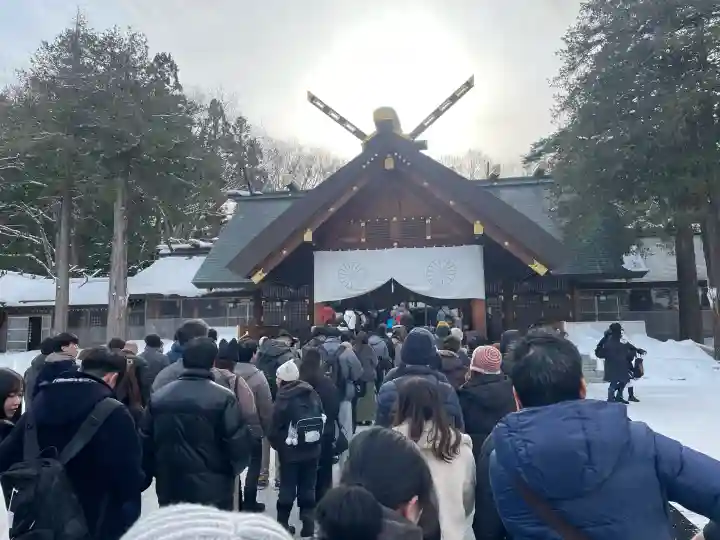 北海道神宮の{uncategorized: "未分類", other: "その他", undefined: "問題あり", building: "その他建物", grave: "お墓", sacred_gate: "鳥居", guardian: "狛犬", statue: "像", buddha: "仏像", history: "歴史", nature: "自然", garden: "庭園", animal: "動物", pagoda: "塔", temizu: "手水舎", mountain_gate: "山門・神門", sanctuary: "本殿・本堂", subordinate: "末社・摂社", art: "芸術", scenery: "景色", jizo: "地蔵", ema: "絵馬", goshuin: "御朱印", omikuji: "おみくじ", items: "授与品その他", amulet: "お守り", goshuincho: "御朱印帳", eats: "食事", festival: "お祭り", votive_dance: "神楽", shichigosan: "七五三参", wedding: "結婚式", experience: "体験その他", initially: "初詣", around: "周辺", anti_infection: "感染症対策"}