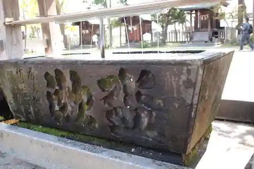 鳥海月山両所宮の手水舎