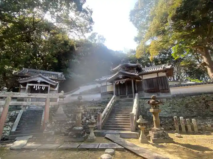 大川八幡神社の{uncategorized: "未分類", other: "その他", undefined: "問題あり", building: "その他建物", grave: "お墓", sacred_gate: "鳥居", guardian: "狛犬", statue: "像", buddha: "仏像", history: "歴史", nature: "自然", garden: "庭園", animal: "動物", pagoda: "塔", temizu: "手水舎", mountain_gate: "山門・神門", sanctuary: "本殿・本堂", subordinate: "末社・摂社", art: "芸術", scenery: "景色", jizo: "地蔵", ema: "絵馬", goshuin: "御朱印", omikuji: "おみくじ", items: "授与品その他", amulet: "お守り", goshuincho: "御朱印帳", eats: "食事", festival: "お祭り", votive_dance: "神楽", shichigosan: "七五三参", wedding: "結婚式", experience: "体験その他", initially: "初詣", around: "周辺", anti_infection: "感染症対策"}