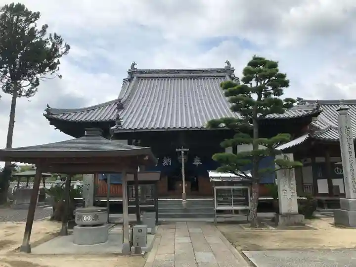 西林寺の本殿・本堂