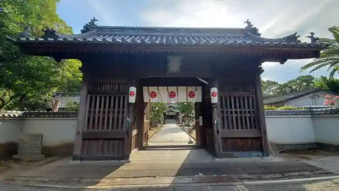 山北八幡神社の山門