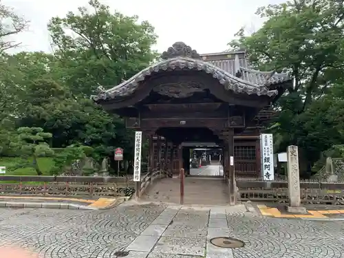 鑁阿寺の山門